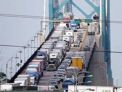 b2ap3_thumbnail_trucks_-ambassador_bridge.jpg